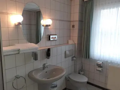 Ein Badezimmer in der Unterkunft Edit Pension Rossau