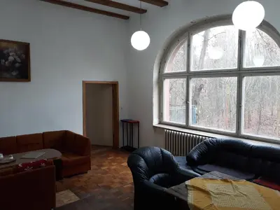 Ein Sitzbereich in der Unterkunft LINDENHOF WALDHEIM