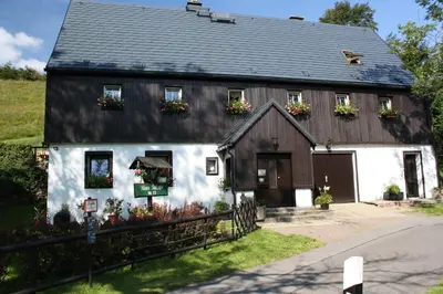 Das Gebäude in dem sich die Ferienwohnung befindet
