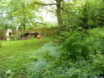 Ein Garten an der Unterkunft Gästehaus Gauernitzer Hof
