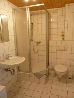 Ein Badezimmer in der Unterkunft Gästehaus Gauernitzer Hof