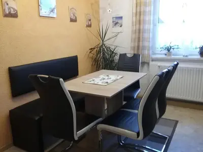 Ein Sitzbereich in der Unterkunft Ferienwohnung Einenkel