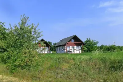 Das Gebäude in dem sich das Ferienhaus befindet