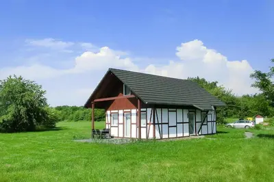 Das Gebäude in dem sich das Ferienhaus befindet