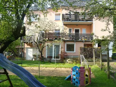 Ein Garten an der Unterkunft Ferienwohnungen Markgraf