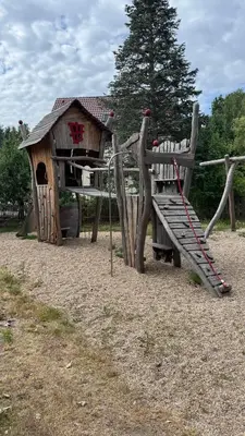 Ein Kinderspielbereich in der Unterkunft Pension Lausa