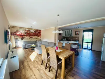 Küche/Küchenzeile in der Unterkunft Großzügiges Ferienhaus am Senftenberger See mit 2 Terrassen