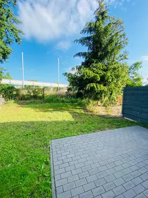 Ein Garten an der Unterkunft Großzügiges Ferienhaus am Senftenberger See mit 2 Terrassen
