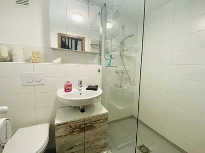 Ein Badezimmer in der Unterkunft Großzügiges Ferienhaus am Senftenberger See mit 2 Terrassen