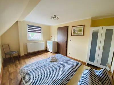 Ein Bett oder Betten in einem Zimmer der Unterkunft Großzügiges Ferienhaus am Senftenberger See mit 2 Terrassen