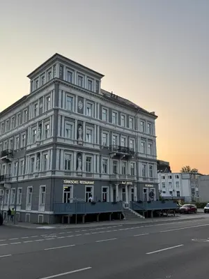 Das Gebäude in dem sich das Hotel befindet