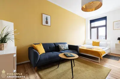 Ein Sitzbereich in der Unterkunft PINEAPPLE APARTMENTS - Dresden Zwinger - 55qm