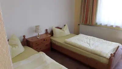 Ein Bett oder Betten in einem Zimmer der Unterkunft Hotel Rosengarten Leipzig-Naunhof