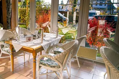 Ein Garten an der Unterkunft Hotel Rosengarten Leipzig-Naunhof