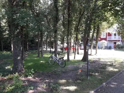 Ein Garten an der Unterkunft Hotel Rosengarten Leipzig-Naunhof