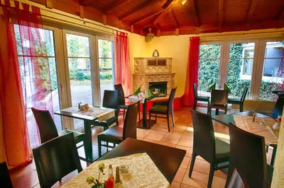Ein Sitzbereich in der Unterkunft Hotel Rosengarten Leipzig-Naunhof