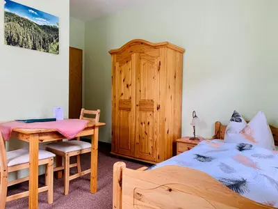 Ein Bett oder Betten in einem Zimmer der Unterkunft Pension Weiberwirtschaft in Pobershau