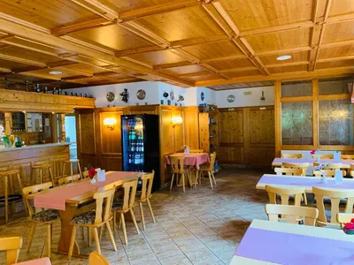 Ein Restaurant oder anderes Speiselokal in der Unterkunft Pension Weiberwirtschaft in Pobershau