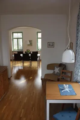 Ein Sitzbereich in der Unterkunft Traumhafte Etagenwohnung in Günderzeitvilla