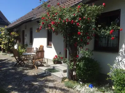Ein Garten an der Unterkunft Ferienwohnung Sonne-Stadtrand Dresden
