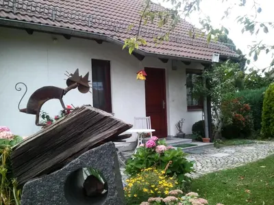 Ein Garten an der Unterkunft Ferienwohnung Sonne-Stadtrand Dresden