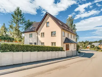 Das Gebäude in dem sich die Ferienwohnung befindet