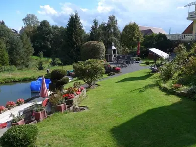 Ein Garten an der Unterkunft Wohnung in Sächsischer Schweiz am Wasserfall