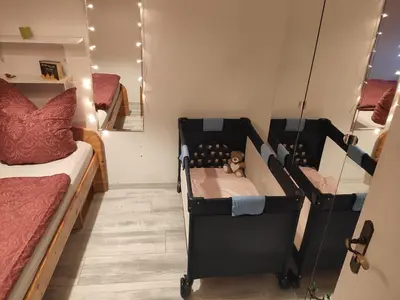 Ein Bett oder Betten in einem Zimmer der Unterkunft Ferienwohnung Dresden Pillnitz am Weinberg