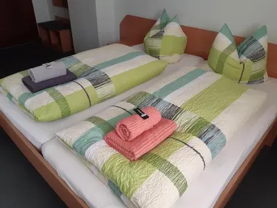Ein Bett oder Betten in einem Zimmer der Unterkunft Pension Schöne