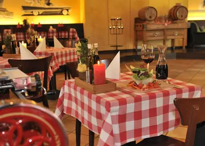 Ein Restaurant oder anderes Speiselokal in der Unterkunft Hotel Elbflorenz Dresden