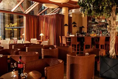 Ein Restaurant oder anderes Speiselokal in der Unterkunft Hotel Elbflorenz Dresden