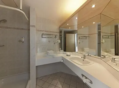 Ein Badezimmer in der Unterkunft Kim Hotel Dresden