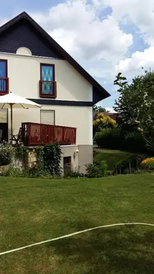 Ein Garten an der Unterkunft Ferienwohnung Törpsch
