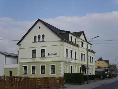 Das Gebäude in dem sich die Pension befindet