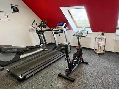 Das Fitnesscenter und/oder die Fitnesseinrichtungen in der Unterkunft DORMERO Hotel Dresden Airport