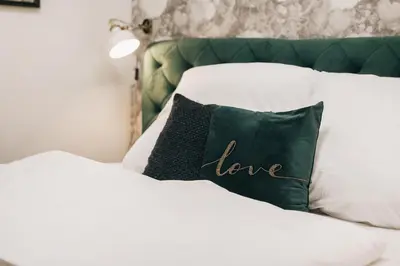 Ein Bett oder Betten in einem Zimmer der Unterkunft TIP! Modernes Apartment direkt im Herzen Dresdens