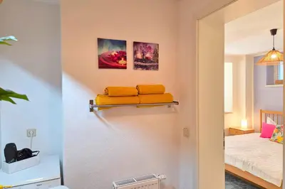 Ein Bett oder Betten in einem Zimmer der Unterkunft Grüne Oase mit eigener Terrasse zwischen Altstadt und Hafen #2