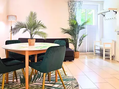 Ein Sitzbereich in der Unterkunft Grüne Oase mit eigener Terrasse zwischen Altstadt und Hafen #3