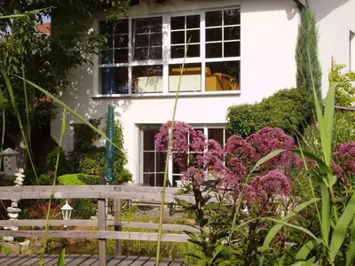 Ein Garten an der Unterkunft Ferienhaus-Weitblick