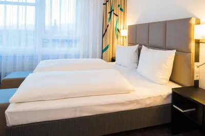 Ein Bett oder Betten in einem Zimmer der Unterkunft Hotel Am Terrassenufer