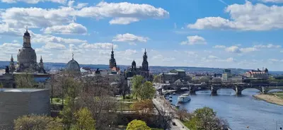 Blick auf einen Fluss in der Nähe des Hotels