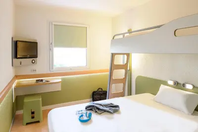 Ein Bett oder Betten in einem Zimmer der Unterkunft ibis budget Dresden Kesselsdorf