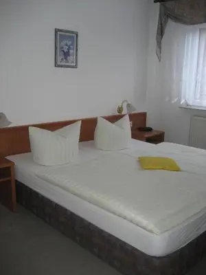 Ein Bett oder Betten in einem Zimmer der Unterkunft Hotel Kirchner