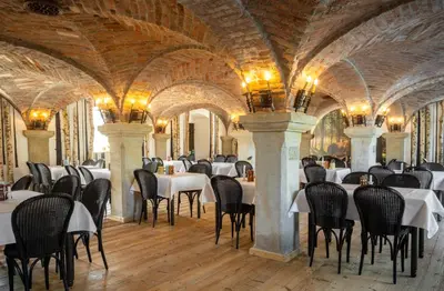 Ein Restaurant oder anderes Speiselokal in der Unterkunft Landhotel Altes Zollhaus