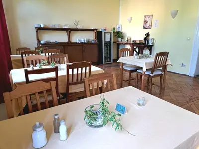 Ein Restaurant oder anderes Speiselokal in der Unterkunft Gästehaus Villa Seraphinum