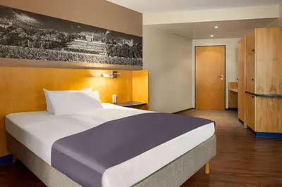 Ein Bett oder Betten in einem Zimmer der Unterkunft Amedia Dresden Elbpromenade, Trademark Collection by Wyndham