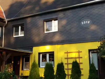 Das Gebäude in dem sich die Ferienwohnung befindet
