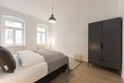 Ein Bett oder Betten in einem Zimmer der Unterkunft Limehome Dresden Jordanstraße