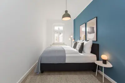 Ein Bett oder Betten in einem Zimmer der Unterkunft Limehome Dresden Jordanstraße