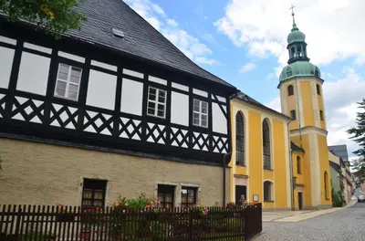 Das Gebäude in dem sich die Ferienwohnung befindet